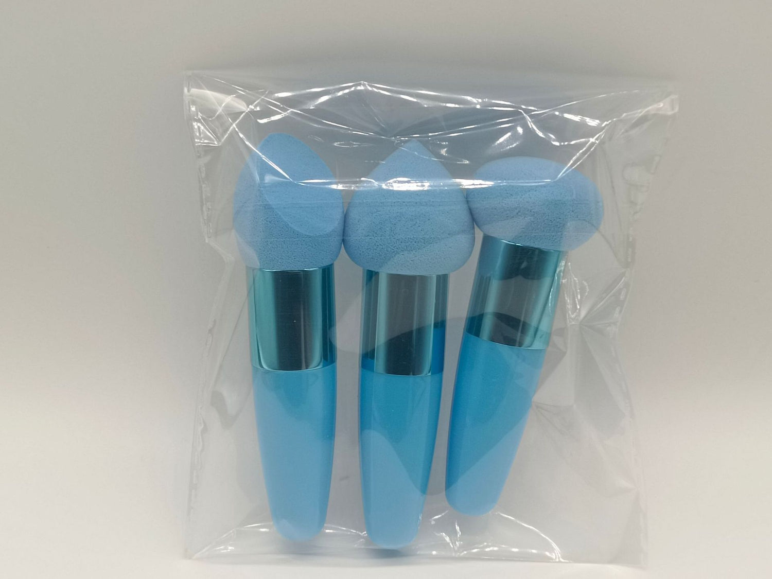 The Daily Drop Three Brushes Sponge Beauty Blender Set